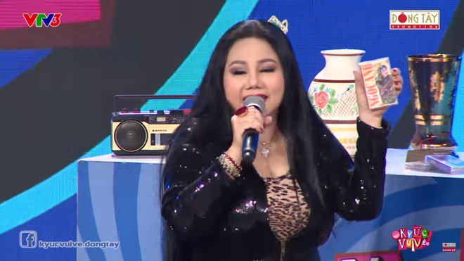 Ca sĩ Ngọc Ánh khoe sự giàu có, nổi tiếng và những món đồ đắt tiền trị giá vài cây vàng