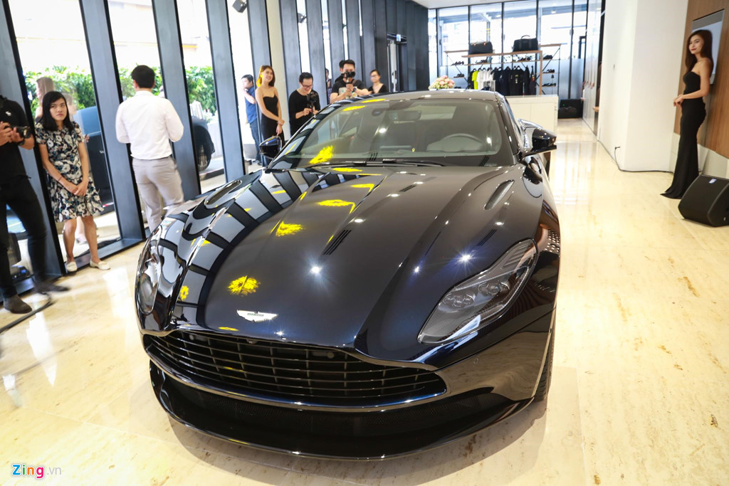 Siêu xe Aston Martin DB11 vừa ra mắt tại VN, giá 15,7 tỷ đồng Siêu xe Aston Martin DB11 vừa ra mắt tại VN, giá 15,7 tỷ đồng