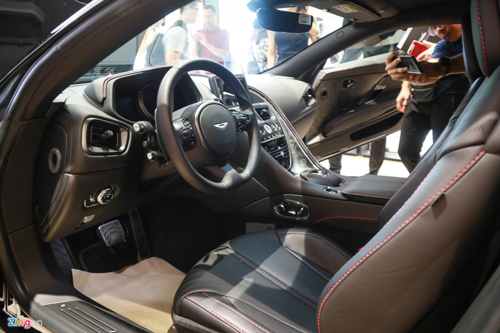 Siêu xe Aston Martin DB11 vừa ra mắt tại VN, giá 15,7 tỷ đồng Siêu xe Aston Martin DB11 vừa ra mắt tại VN, giá 15,7 tỷ đồng