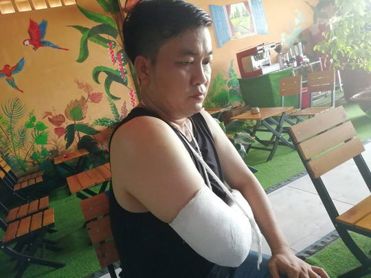 Người đàn ông bị côn đồ tấn công kinh hoàng ở Hóc Môn