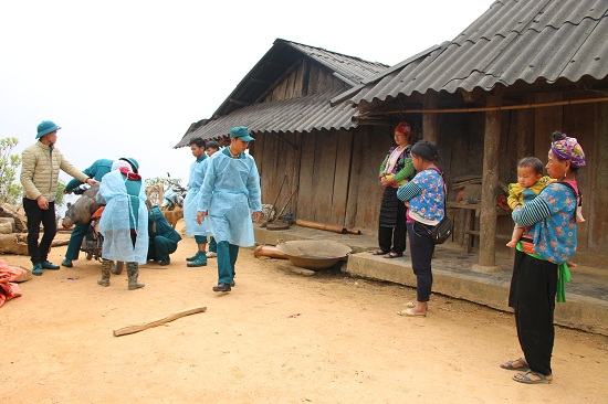 Dịch tả lợn châu Phi: Khóc đỏ mắt nhìn chôn con lợn to như con nghé