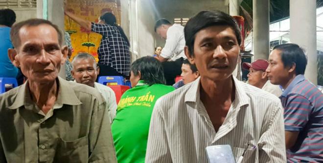 Sập tường 6 người chết ở Vĩnh Long: Người đầu bạc khóc tiễn người đầu xanh