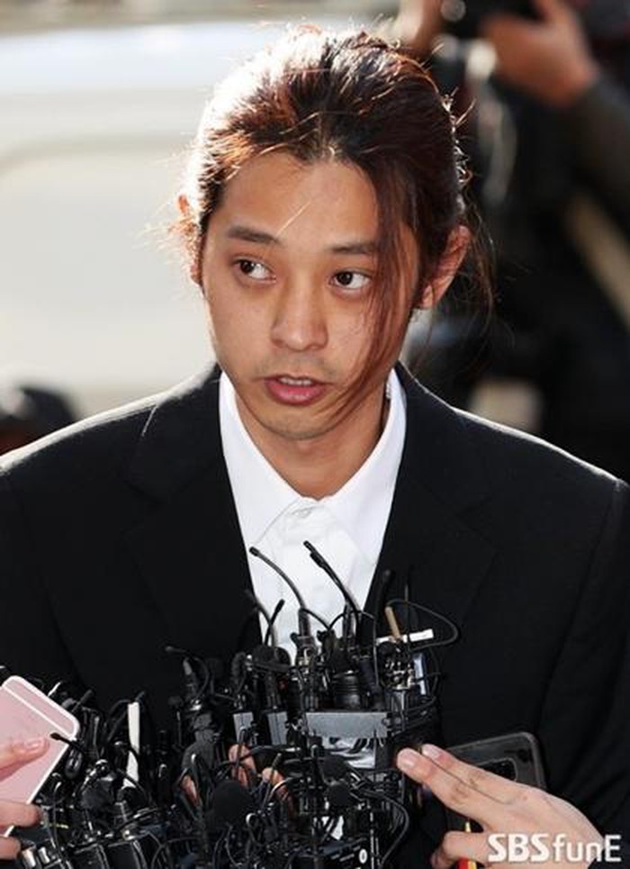 Thêm 2 sao nam dính đạn vì chat với Jung Joon Young: Lần này Cha Tae Hyun bị nghi cá độ phi pháp hàng triệu won