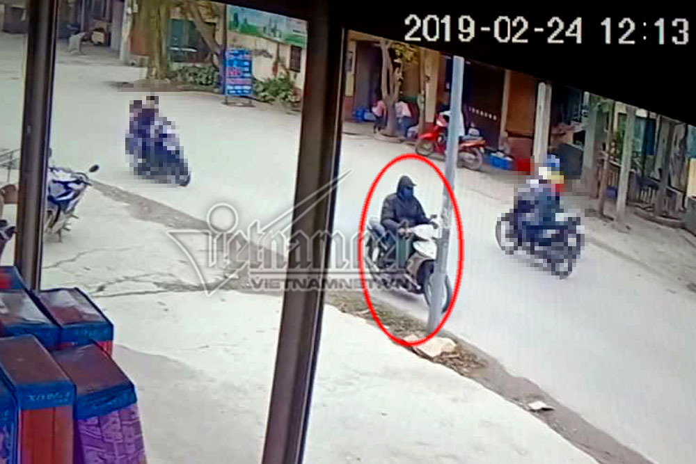 Yêu râu xanh xâm hại bé gái ở vườn chuối ôm mặt khóc nức nở