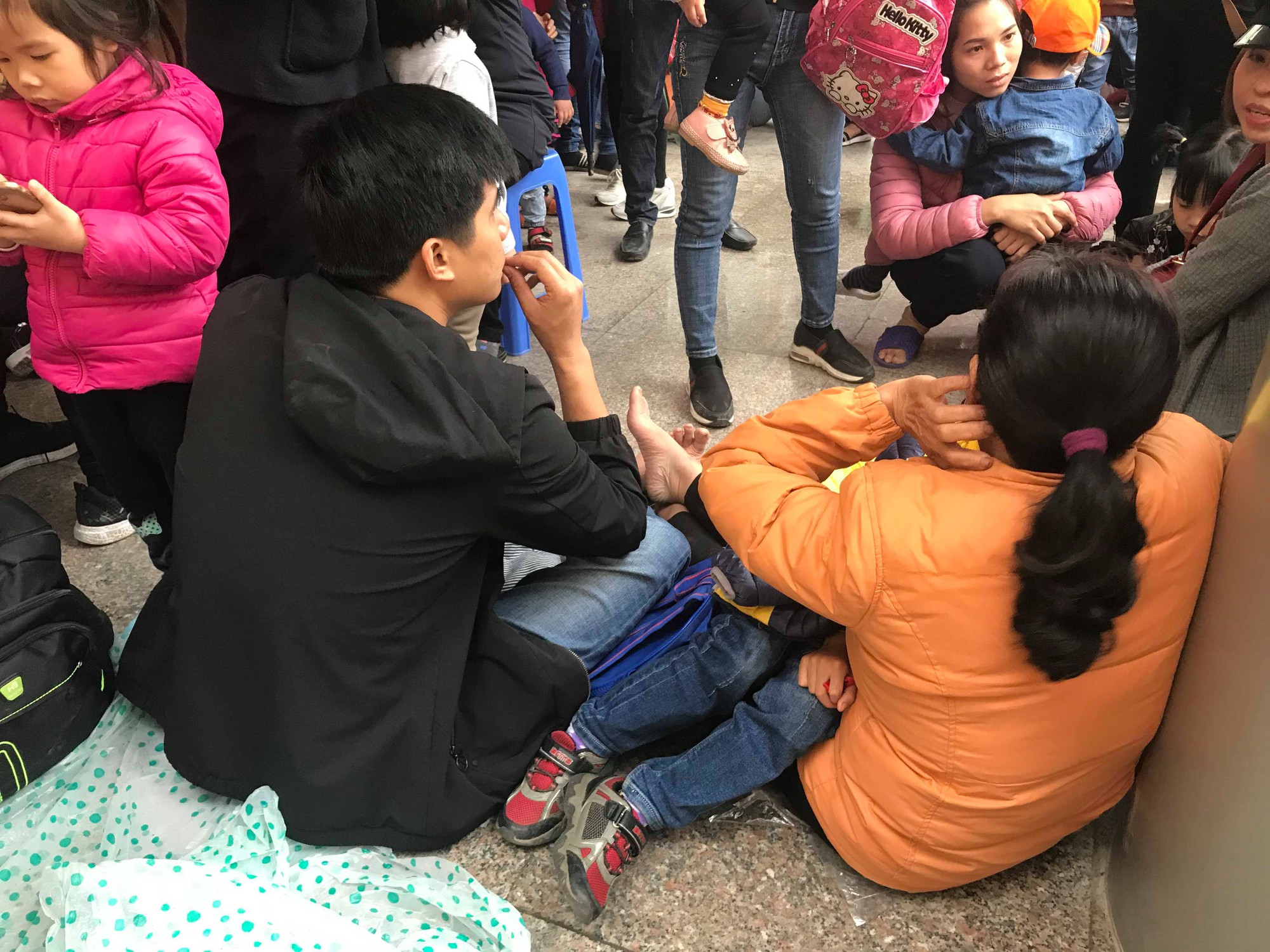 Cả nghìn trẻ em ở Bắc Ninh tiếp tục về Hà Nội xét nghiệm sán lợn