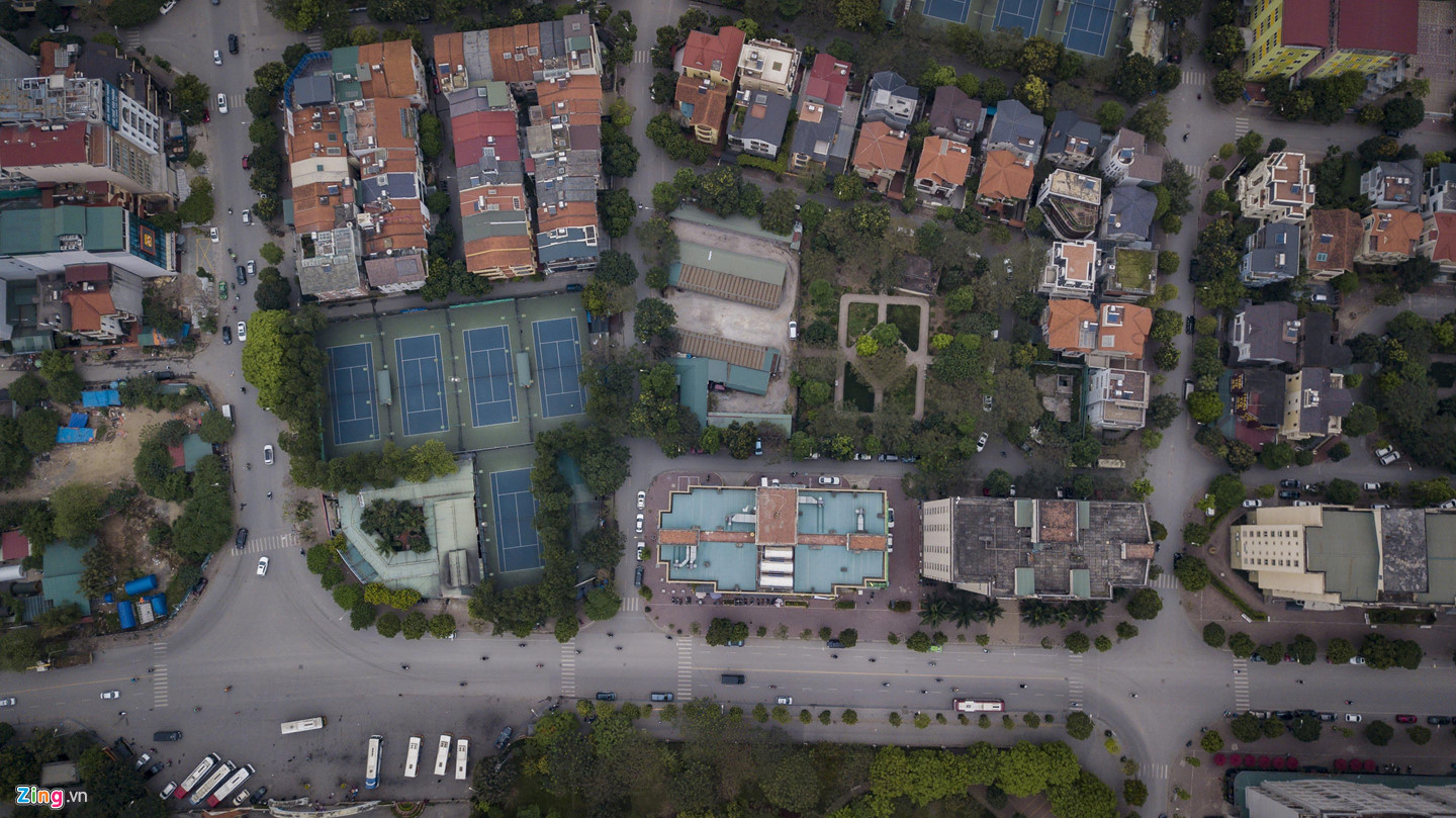 Toàn cảnh lá phổi xanh của Cầu Giấy bị xin xén đất làm bãi đỗ xe