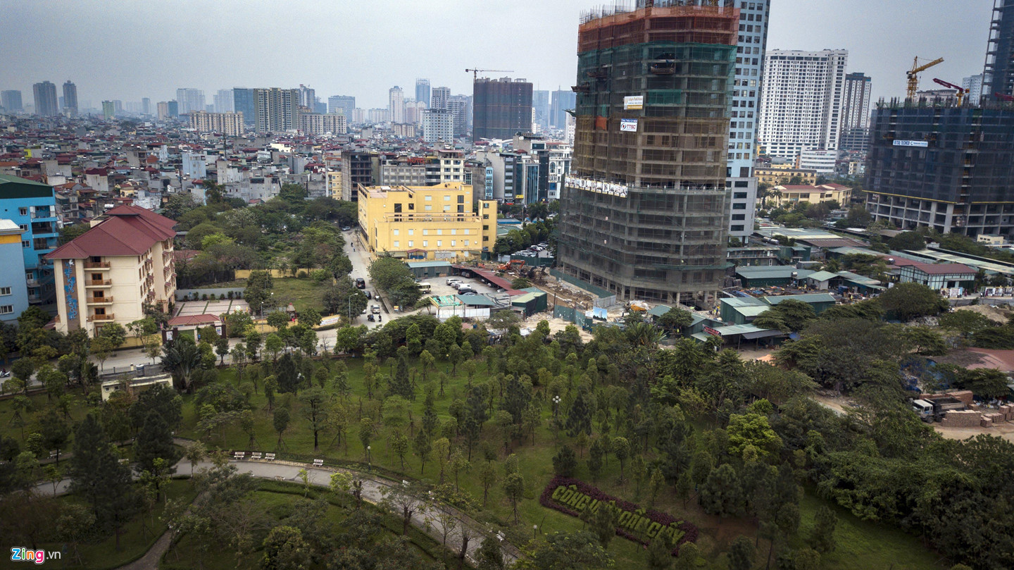 Toàn cảnh lá phổi xanh của Cầu Giấy bị xin xén đất làm bãi đỗ xe