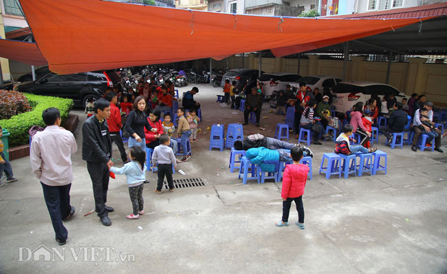 Video ảnh: Nghìn nhà vạ vật bệnh viện xét nghiệm sán lợn cho con