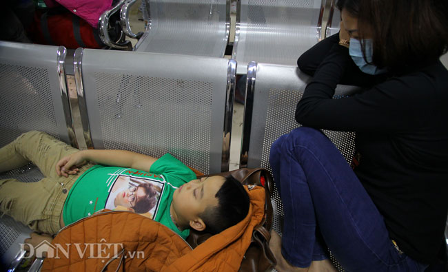 Video ảnh: Nghìn nhà vạ vật bệnh viện xét nghiệm sán lợn cho con