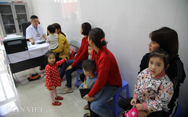 Video ảnh: Nghìn nhà vạ vật bệnh viện xét nghiệm sán lợn cho con