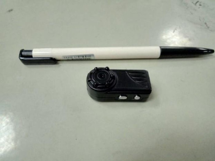 Thanh niên mặc váy, lẻn vào ký túc xá quay trộm nữ sinh tắm