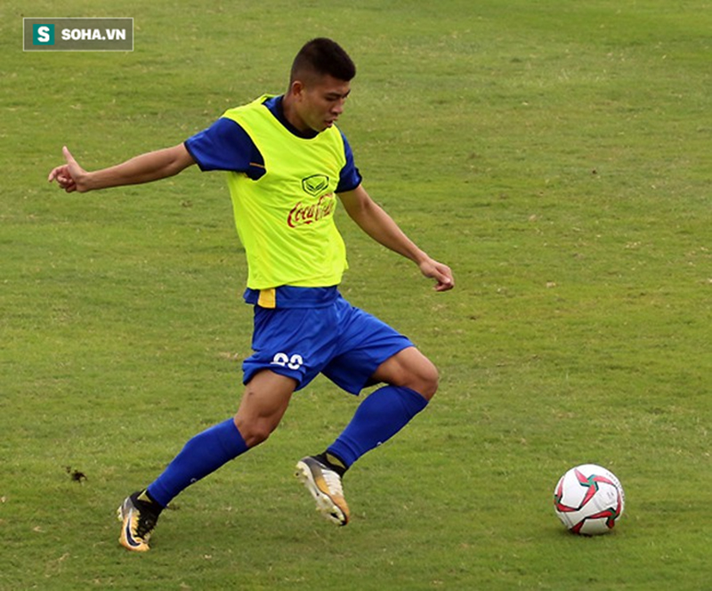 Trước trận đánh lớn, HLV Park Hang-seo đã tìm thấy một chú gà son mới?