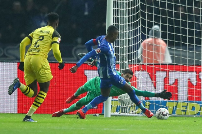 Clip: Marco Reus sắm vai người hùng, Dortmund đòi lại ngôi đầu bảng từ Bayern Munich