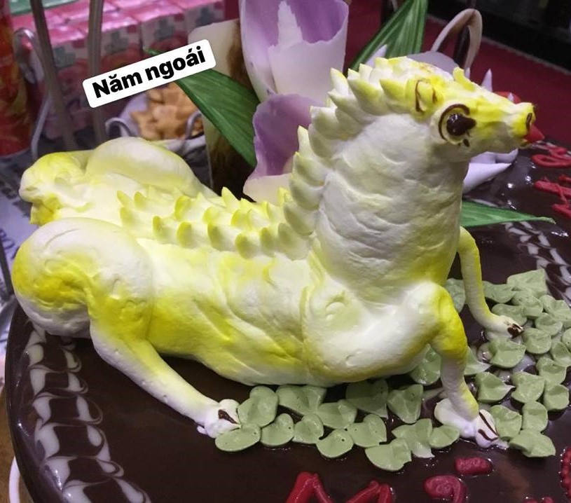 Góc số nhọ: Cậu bé được tặng bánh kem linh vật 2 năm liên tục, dân tình xem xong chỉ biết cười nghiêng ngả