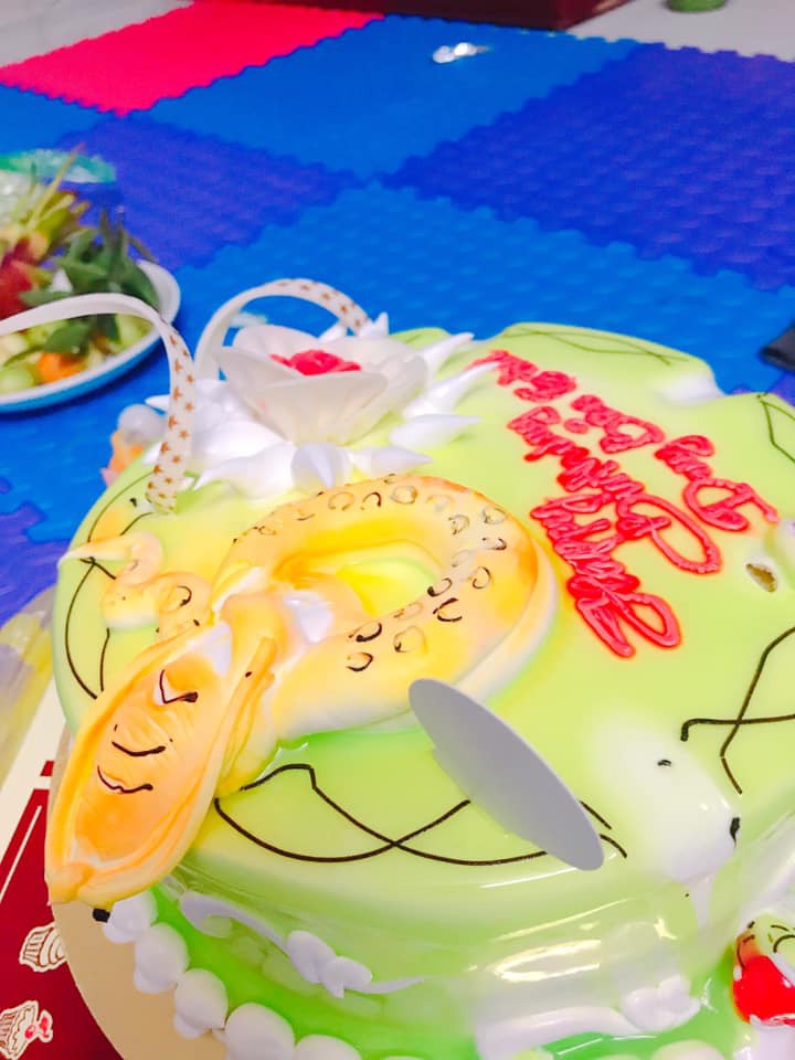 Góc số nhọ: Cậu bé được tặng bánh kem linh vật 2 năm liên tục, dân tình xem xong chỉ biết cười nghiêng ngả