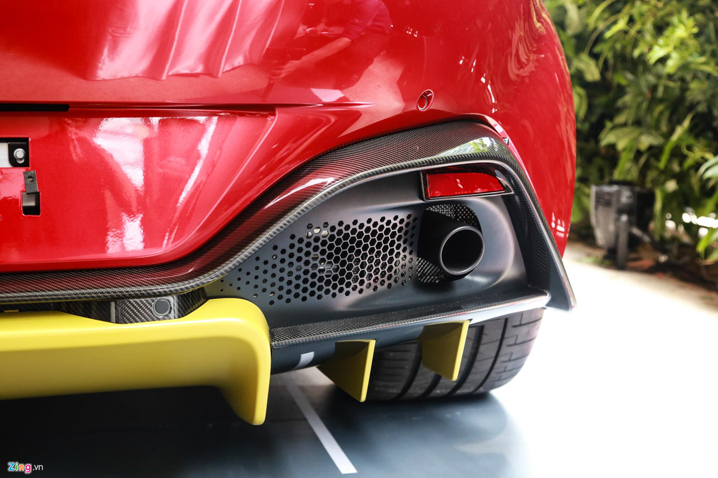 Cận cảnh Aston Martin Vantage V8 chính hãng giá 14,9 tỷ đồng tại VN Cận cảnh Aston Martin Vantage V8 chính hãng giá 14,9 tỷ đồng tại VN
