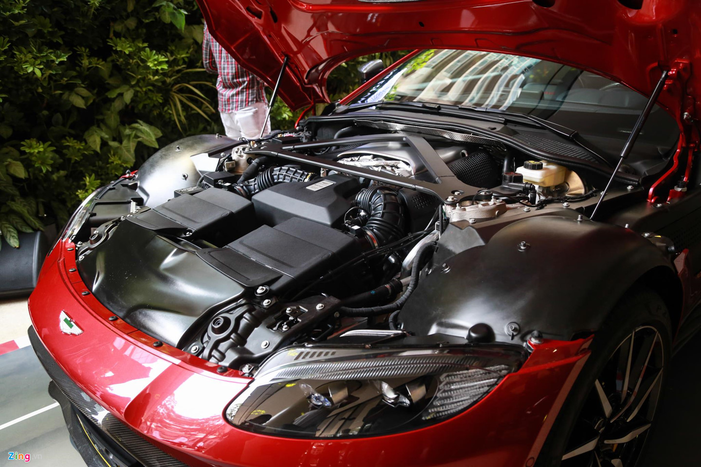 Cận cảnh Aston Martin Vantage V8 chính hãng giá 14,9 tỷ đồng tại VN Cận cảnh Aston Martin Vantage V8 chính hãng giá 14,9 tỷ đồng tại VN