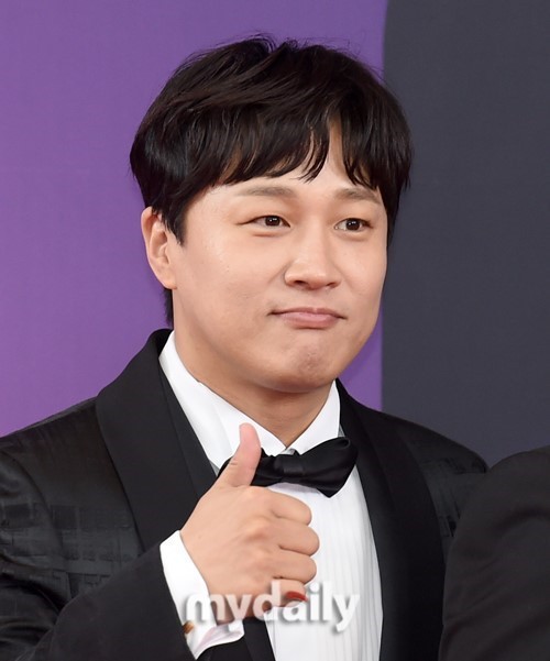Cha Tae Hyun viết tâm thư nhận tội, xin rút khỏi tất cả các show sau nghi án cá độ phi pháp với Jung Joon Young