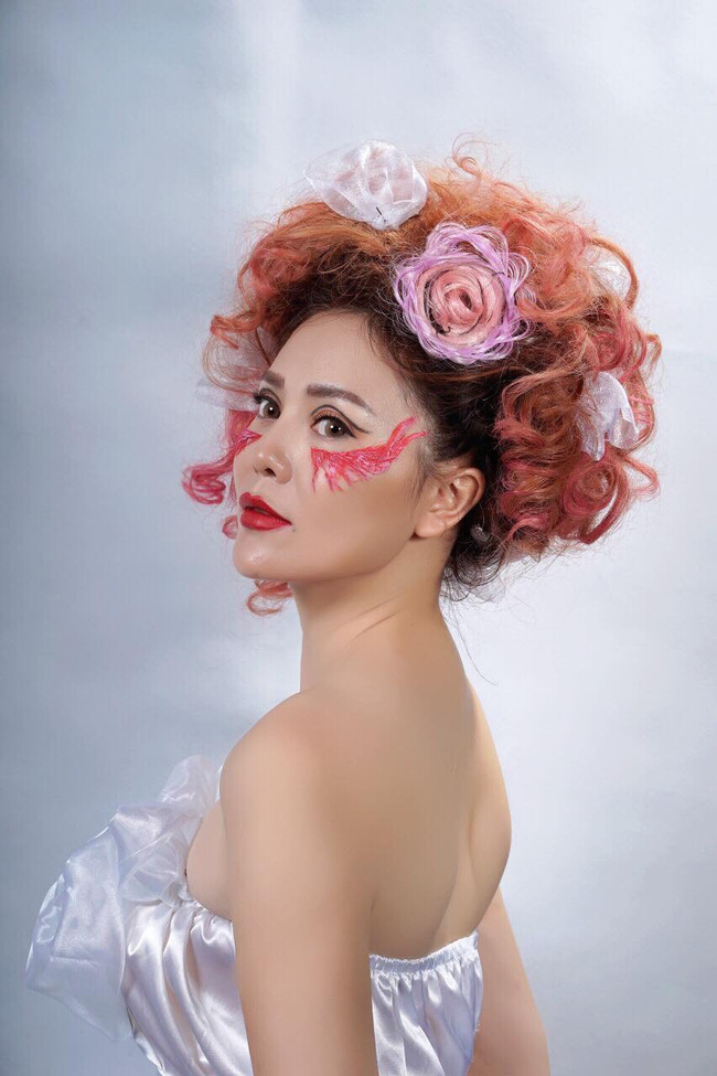 Nữ đại gia gây sốc với cảnh giường chiếu cùng Bình An: Ngoài đời cũng là đại gia, có gia đình đáng ngưỡng mộ