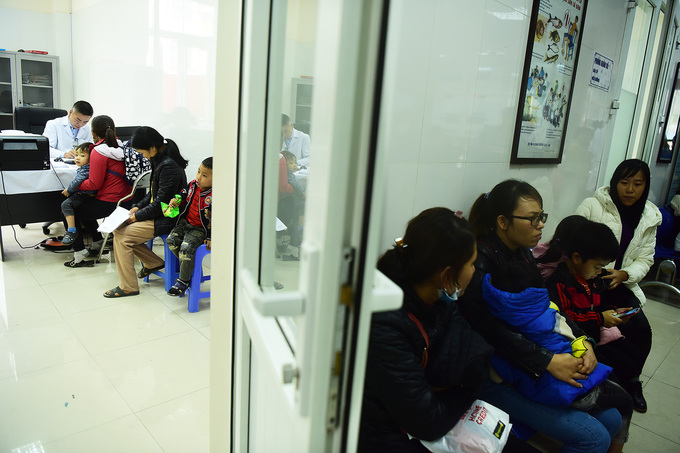 Phụ huynh bật khóc nhận kết quả con mắc sán lợn