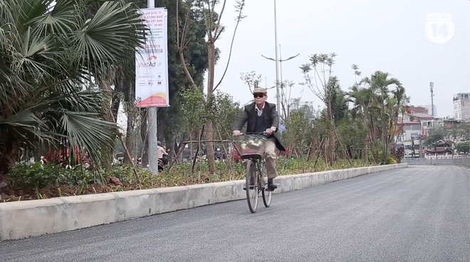 Đường đi bộ cạnh sông Tô Lịch trong con mắt người dân Thủ đô: Đường đẹp, đúng nguyện vọng nhưng đi qua cần... đeo khẩu trang Đường đi bộ cạnh sông Tô Lịch trong con mắt người dân Thủ đô: Đường đẹp, đúng nguyện vọng nhưng đi qua cần... đeo khẩu trang