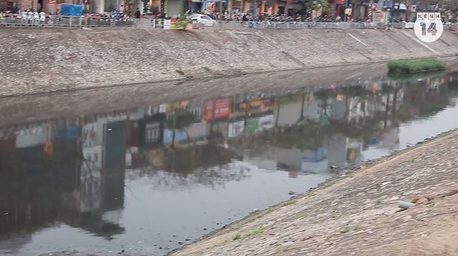 Đường đi bộ cạnh sông Tô Lịch trong con mắt người dân Thủ đô: Đường đẹp, đúng nguyện vọng nhưng đi qua cần... đeo khẩu trang Đường đi bộ cạnh sông Tô Lịch trong con mắt người dân Thủ đô: Đường đẹp, đúng nguyện vọng nhưng đi qua cần... đeo khẩu trang