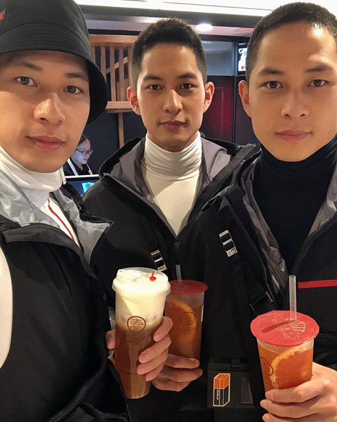 Anh em sinh 3 gốc Việt, đẹp trai từng gây bão mạng ra sao sau 6 năm?