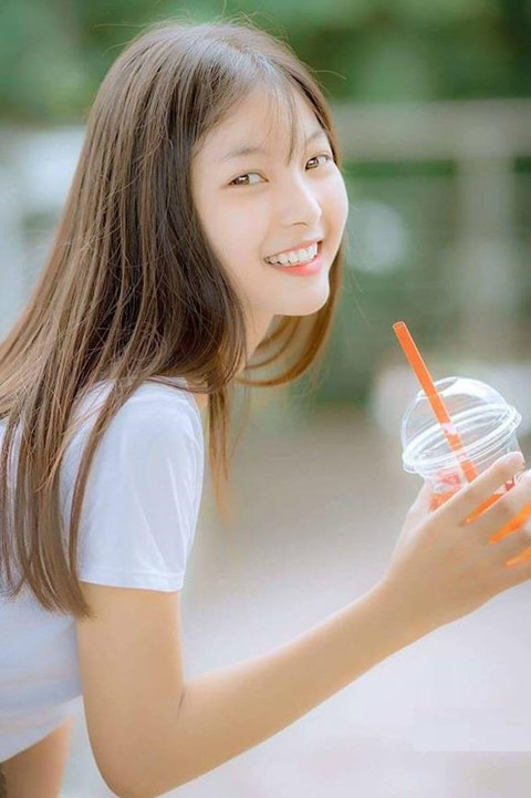 Á khôi 10X bị đồn cặp với đại gia vì giỏi kiếm tiền từ năm cấp 3