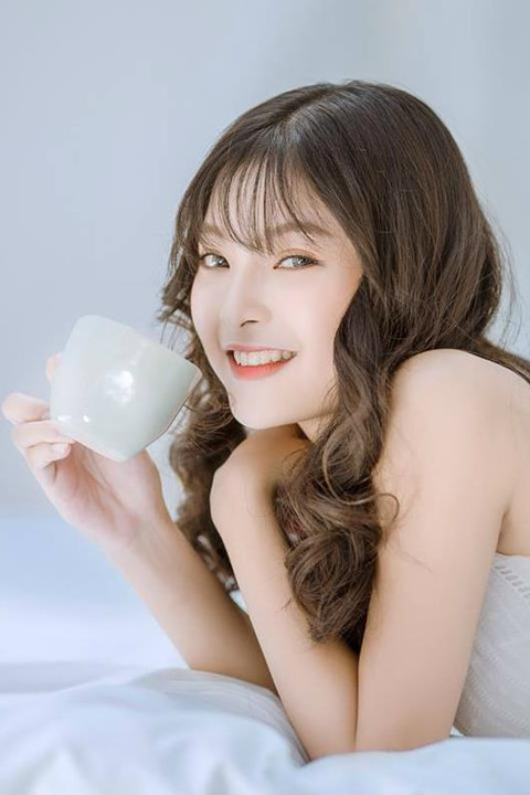 Á khôi 10X bị đồn cặp với đại gia vì giỏi kiếm tiền từ năm cấp 3