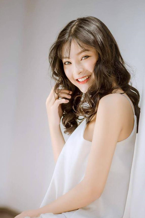 Á khôi 10X bị đồn cặp với đại gia vì giỏi kiếm tiền từ năm cấp 3