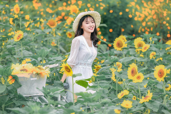 Á khôi 10X bị đồn cặp với đại gia vì giỏi kiếm tiền từ năm cấp 3