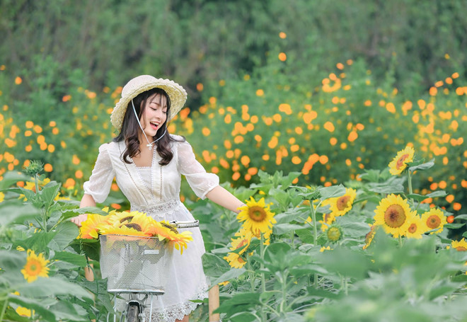 Á khôi 10X bị đồn cặp với đại gia vì giỏi kiếm tiền từ năm cấp 3