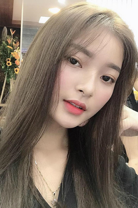 Á khôi 10X bị đồn cặp với đại gia vì giỏi kiếm tiền từ năm cấp 3