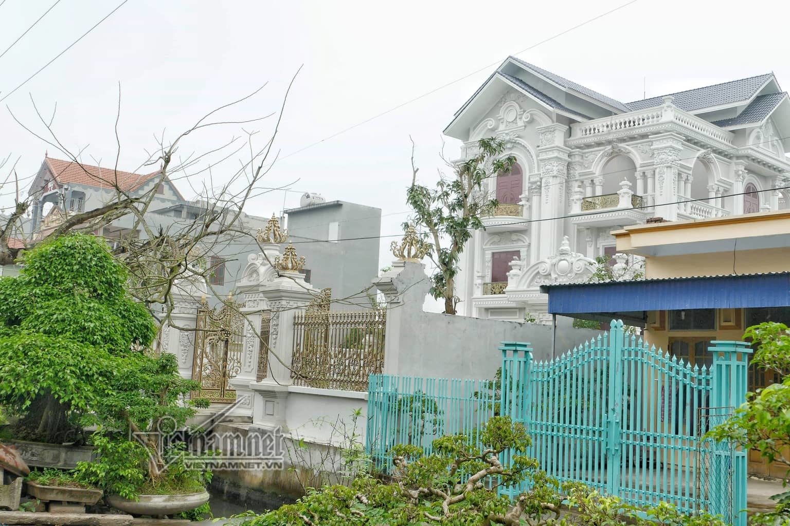 Làng tỷ phú ở Nam Định, cách vài chục mét có một dinh thự