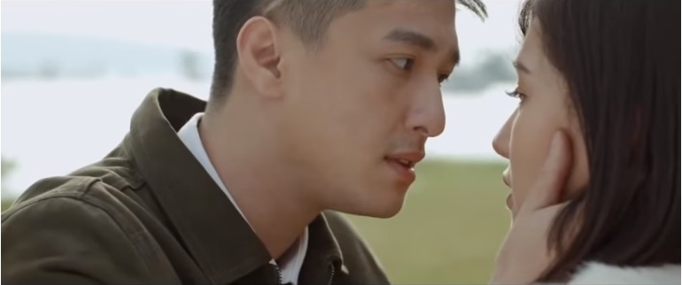 Khán giả phát sốt vì nụ hôn mãnh liệt của Lưu Đê Ly và Huỳnh Anh trong Chạy trốn thanh xuân