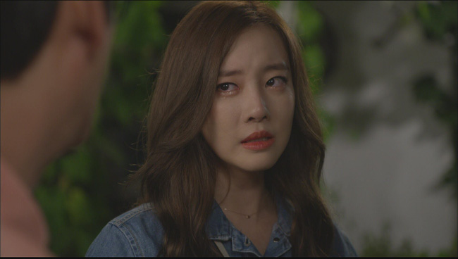 Đi chung chuyến xe với cô gái trẻ, vợ bất ngờ phát hiện ra là bồ nhí của chồng và lập tức tìm cách vạch trần