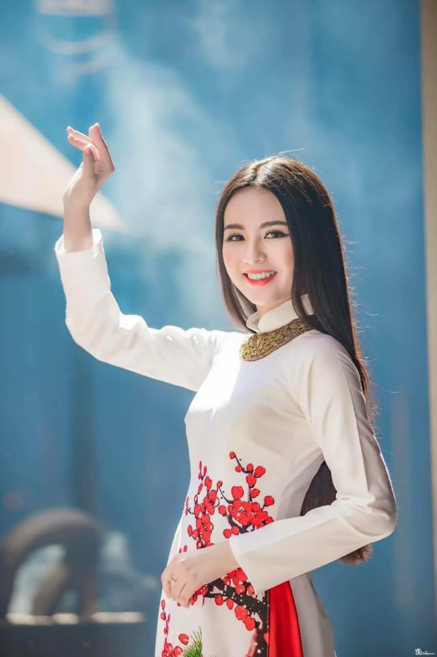 Tân Hoa khôi ĐH Tôn Đức Thắng dịu dàng với gương mặt tròn phúc hậu