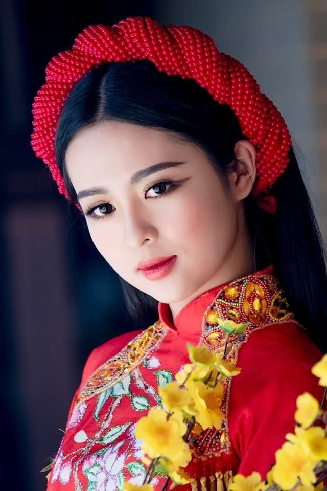 Tân Hoa khôi ĐH Tôn Đức Thắng dịu dàng với gương mặt tròn phúc hậu