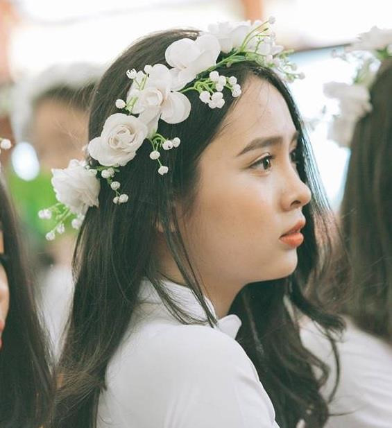Tân Hoa khôi ĐH Tôn Đức Thắng dịu dàng với gương mặt tròn phúc hậu
