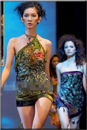 Hà Hồ catwalk lạnh lùng, diễn chung cùng Phi Thanh Vân, Xuân Lan 13 năm trước
