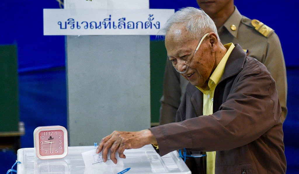 Người Thái xếp hàng dài bỏ phiếu sau 8 năm chờ đợi
