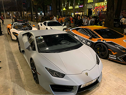 Dàn siêu xe Lamborghini, Ferrari, McLaren trăm tỷ tụ hội tại Sài Gòn Dàn siêu xe Lamborghini, Ferrari, McLaren trăm tỷ tụ hội tại Sài Gòn