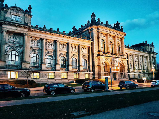 Profile học vấn siêu đỉnh của Nguyên Phó Thủ tướng Đức vừa về Việt Nam làm việc