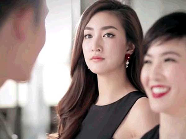 Nửa đêm chị dâu đau bụng đẻ, hành động giật điện thoại và bế chị ra xe của chồng tôi khiến cả nhà chồng đều há miệng kinh ngạc