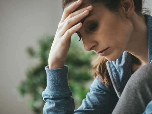 Chồng có mối quan hệ không bình thường với chị hàng xóm