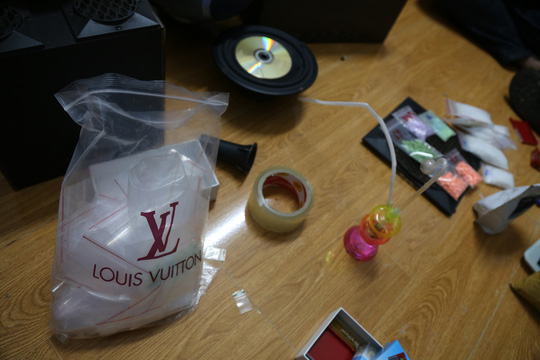 Bắt khẩn cấp ông trùm tàng trữ 1kg ma túy