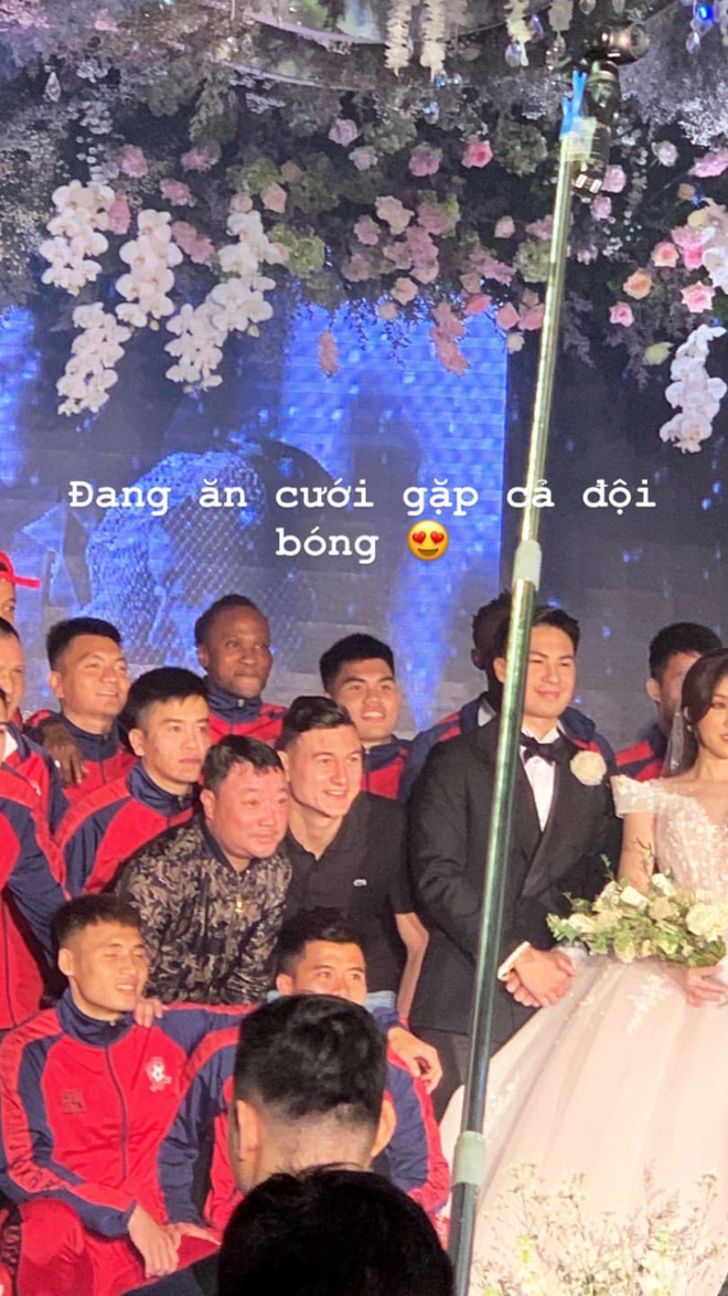 Không biết thân thiết cỡ nào mà Lâm Tây bay hẳn từ Thái Lan về để dự đám cưới Rich Kid Trinh Hoàng