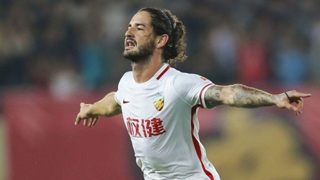 Bị đồng đội đánh, Pato tháo chạy khỏi Trung Quốc