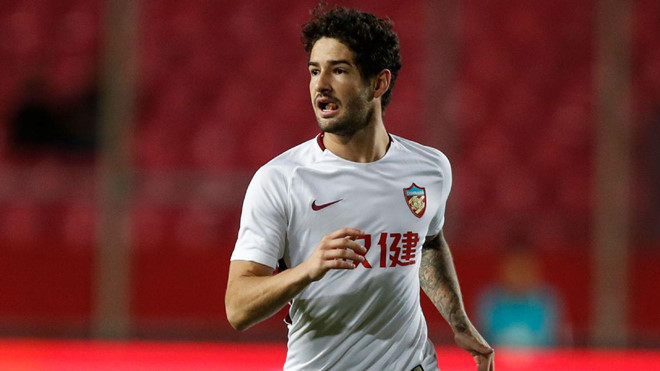 Bị đồng đội đánh, Pato tháo chạy khỏi Trung Quốc