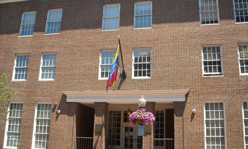 Phe đối lập Venezuela giành quyền kiểm soát cơ sở ngoại giao ở Mỹ